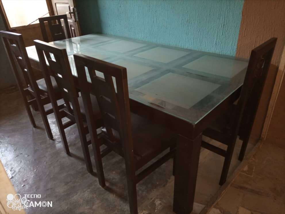 8 Seater Dinning/Conference Table With Glass Top Macedonia Properties